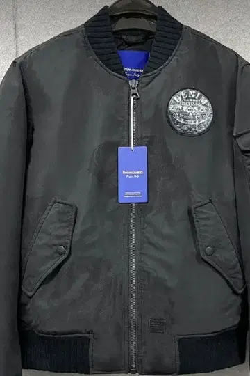 엠포리오 아르마니 블랙 점퍼