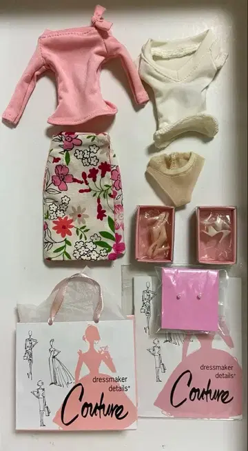 Dressmaker Details 아웃핏 포피 후드티 미사키에게도