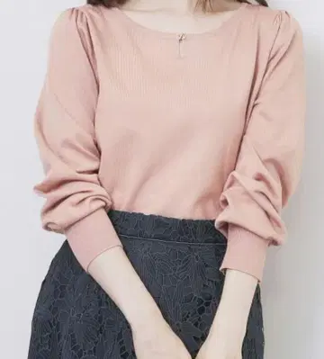 펄 조 부품 포함 크루넥 니트 핑크