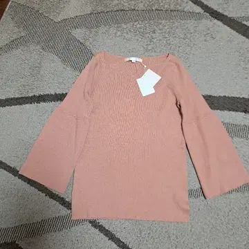 새상품 [ NaturalBeauty ] 벨 슬리브 니트