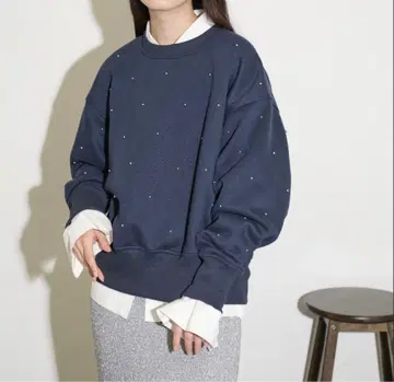 THE YOn 더욘 도트 스터드 맨투맨 풀오버 네이비