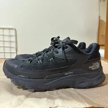 더 노스페이스 VECTIV 경량 트레킹 슈즈