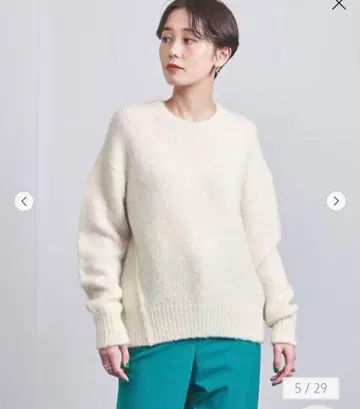 유나이티드 애로우즈 플러피 크루넥 니트 화이트