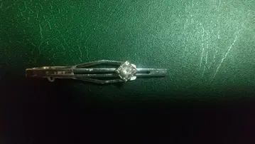 다이아몬드 장식 실버 넥타이핀