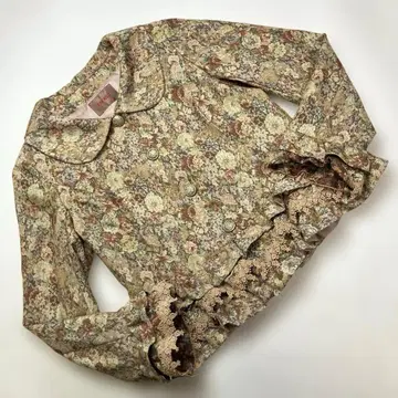 핑크하우스 베이지 계열 고블랑 직조 프릴 레이스 사용 자켓