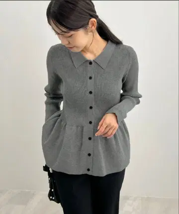 택 포함 새상품 Futieland 페플럼 리브 니트 그레이