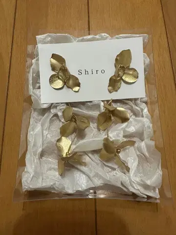 Shiro 골드 꽃 모티브 액세서리 세트