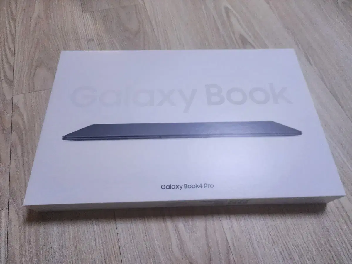 Selling Samsung Galaxy Book4 14-inch ultra5 model.