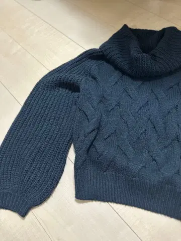 E hyphenworld gallery 터틀넥 크롭 숏 기장