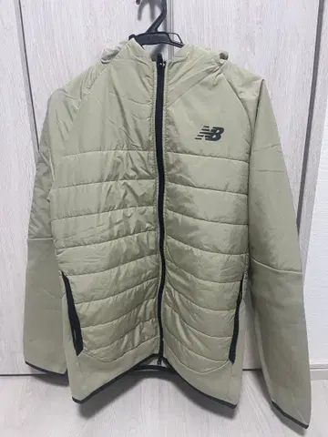 New Balance 후드 부착 자켓