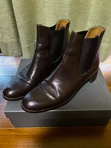 브라운 가죽 사이드 고어 부츠