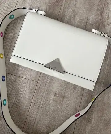 엠포리오 아르마니 새상품급 화이트 숄더백