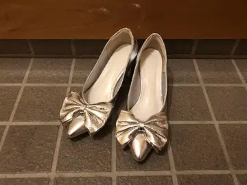 VIVIAN 리본 포함 스틸레토 펌프스