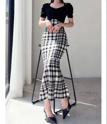 [ 즉시 구매 ] RESEXXY 숄더 오픈 머메이드 니트 원피스