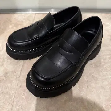 Re:EDIT 블랙 리디 스터드 코바 트랙 밑창 로퍼