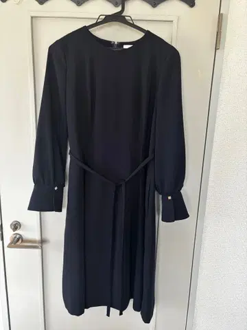 La TOTALITE 네이비 무릎 기장 원피스 긴팔 FREE SIZE