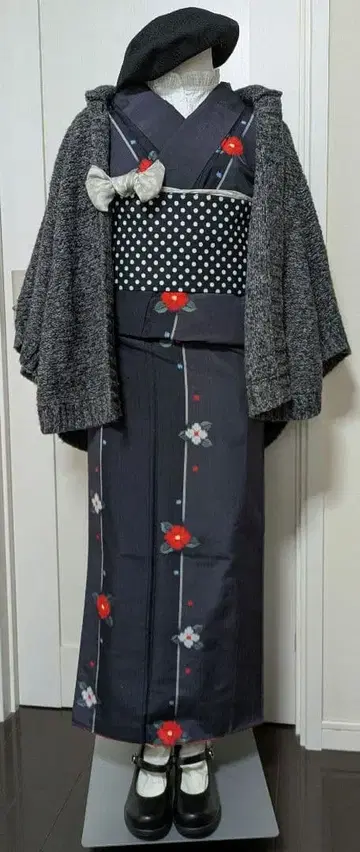 쇼와 레트로  기모노 네이비 바탕에 홍백 동백꽃 무늬