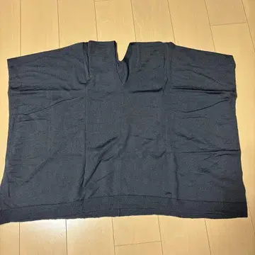 무인양품 다크 그레이 V넥 L 사이즈