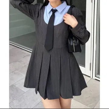 continuer de nice claup 넥타이 부착 도킹 원피스