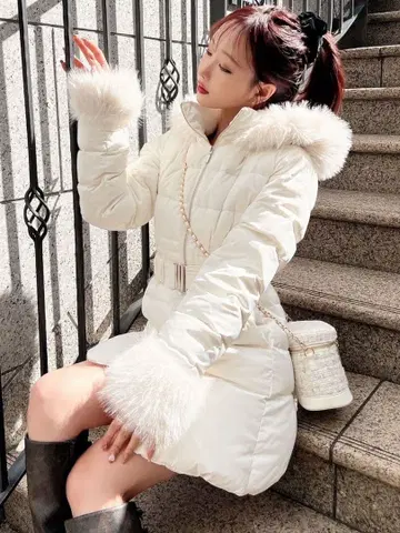 RESEXXY 후드 부착 다운 자켓 화이트