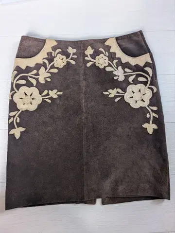 랄트라모다 리얼 가죽 스커트 40 가죽 커팅 플라워가 멋져요