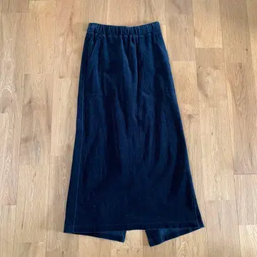 unfil 다크 네이비 벨로아 롱 스커트