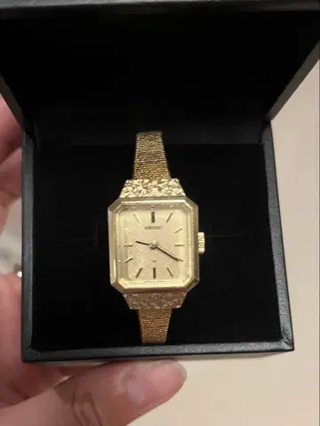 골드 스퀘어형 수동 와인딩 시계