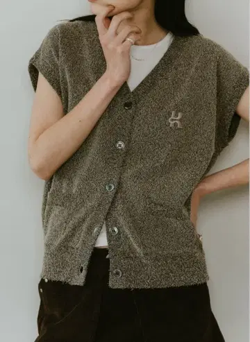 knuth marf /Vneck 로고 니트 베스트