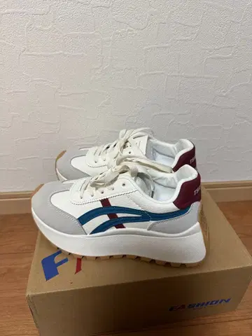 TSMYING 스니커즈 화이트/블루/버건디