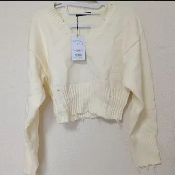 EMODA 데미지 니트 숏 기장 V넥 스웨터 아이보리