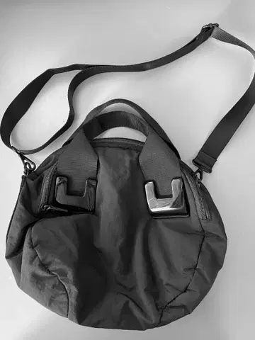 블랙 라운드 숄더백