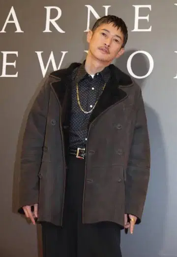 ARMA 무스탕 코트 쿠보즈카 요스케 착용 모델