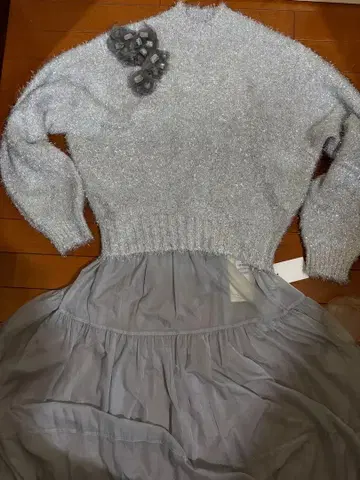 택 포함 미사용 새상품 엘렌딕 모크넥 반짝이 스웨터