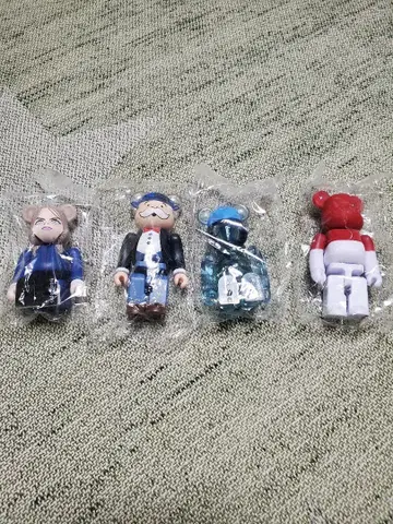 미개봉 베어브릭 피규어 4개 세트