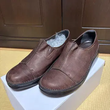 인콜제 브라운 가죽 슬립온 로퍼