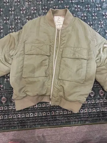 올리브 그린 MA-1 스타일 슬리브리스 자켓