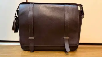 새상품급 YUKINO 숄더백 유나이티드 애로우즈 별주 소가죽 주름가죽