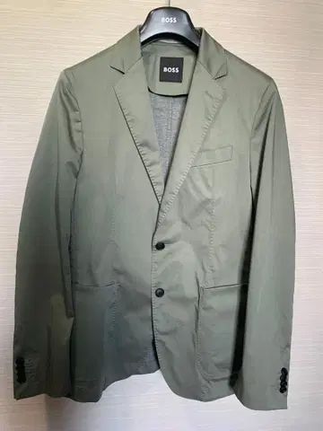 BOSS 테일러드 자켓 & 팬츠 셋업 (카키 계열)