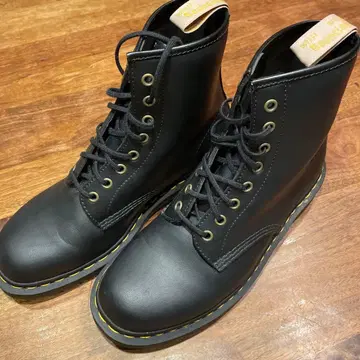 새상품 닥터마틴 8홀 14045 부츠