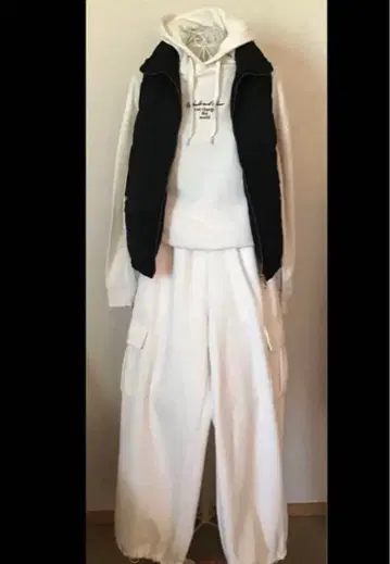 화이트 조거 팬츠 다운 베스트 세트