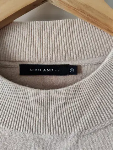 niko and - 아이보리 L 스웨터