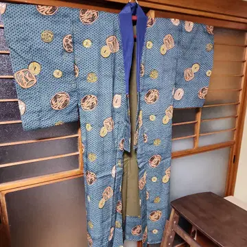 전통적인 일본풍 패턴 기모노 레트로