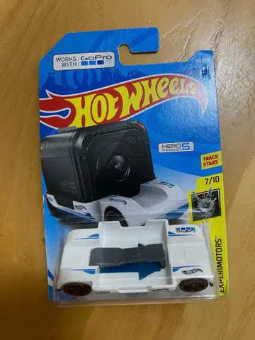 HOTWHEELS ZOOM IN 화이트