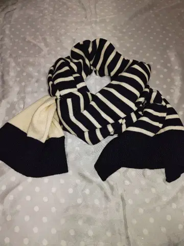 스트라이프 디자인 머플러 네이비 아이보리