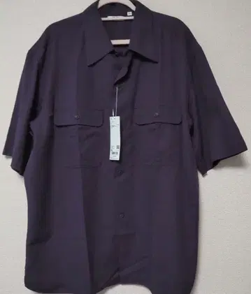 새상품 유니클로 오버 사이즈 워크 셔츠 반팔 다크 퍼플 XL