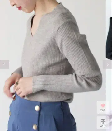 르 쿠르 블랑 스트레치얀 V넥 리브 니트