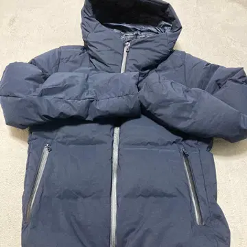 유니클로 심리스 다운 파카 S 남성용 네이비