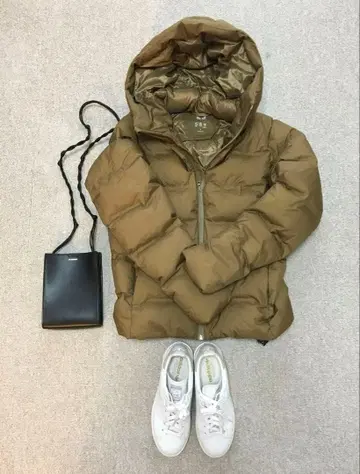 [ 새상품급 ] 유니클로 심리스 다운 M 2018 단종 인기 색상