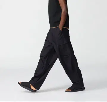 UNIQLO C 와이드 핏 카고 팬츠 L 블랙