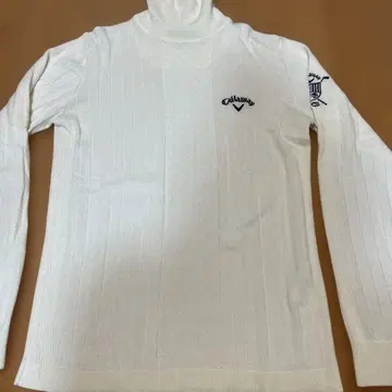 캘러웨이 화이트 터틀넥 스웨터